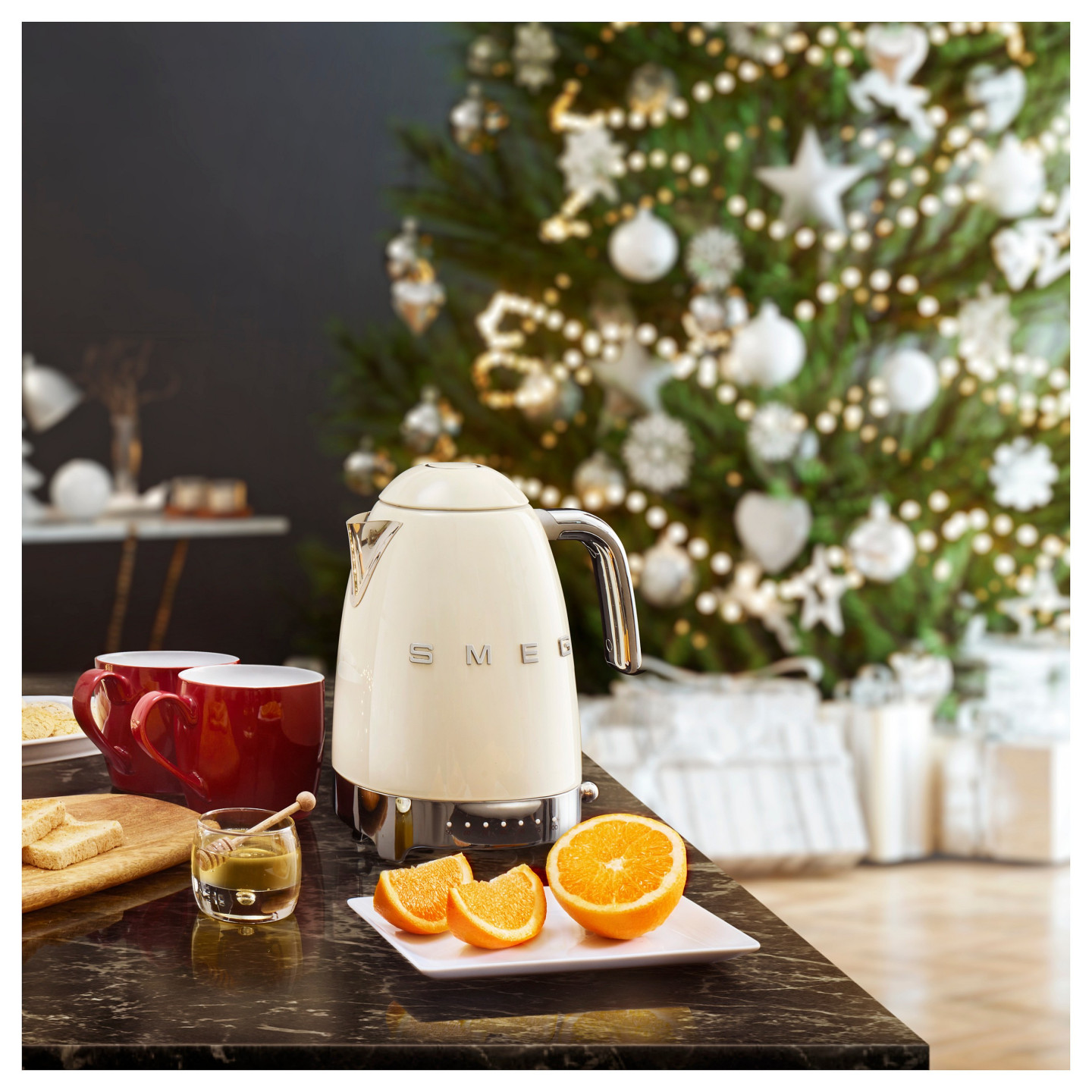 SMEG KLF03CREU 1.7L 2400W creme Wasserkocher — Buy in Cyprus with Fast Delivery