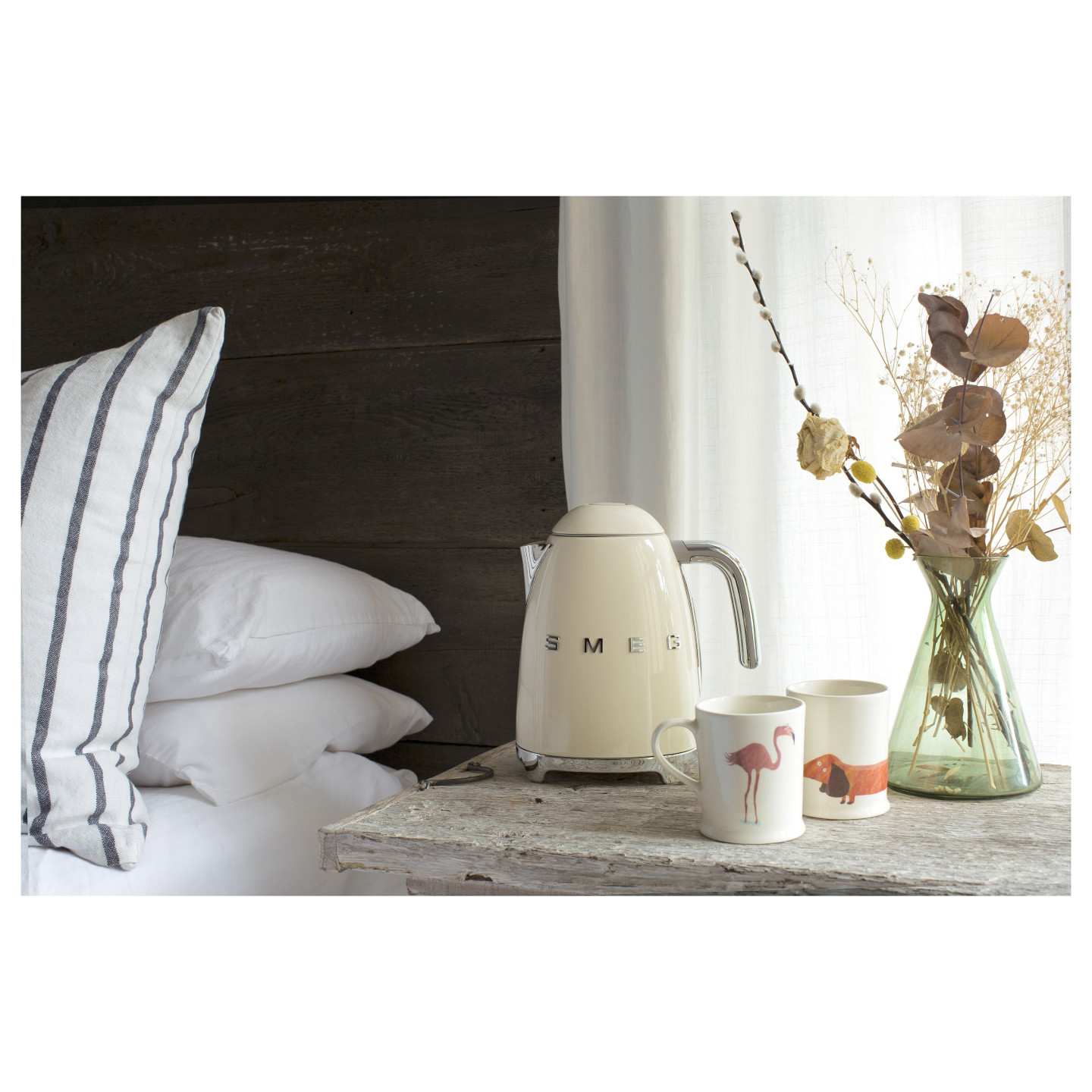SMEG KLF03CREU 1.7L 2400W creme Wasserkocher — Buy in Cyprus with Fast Delivery