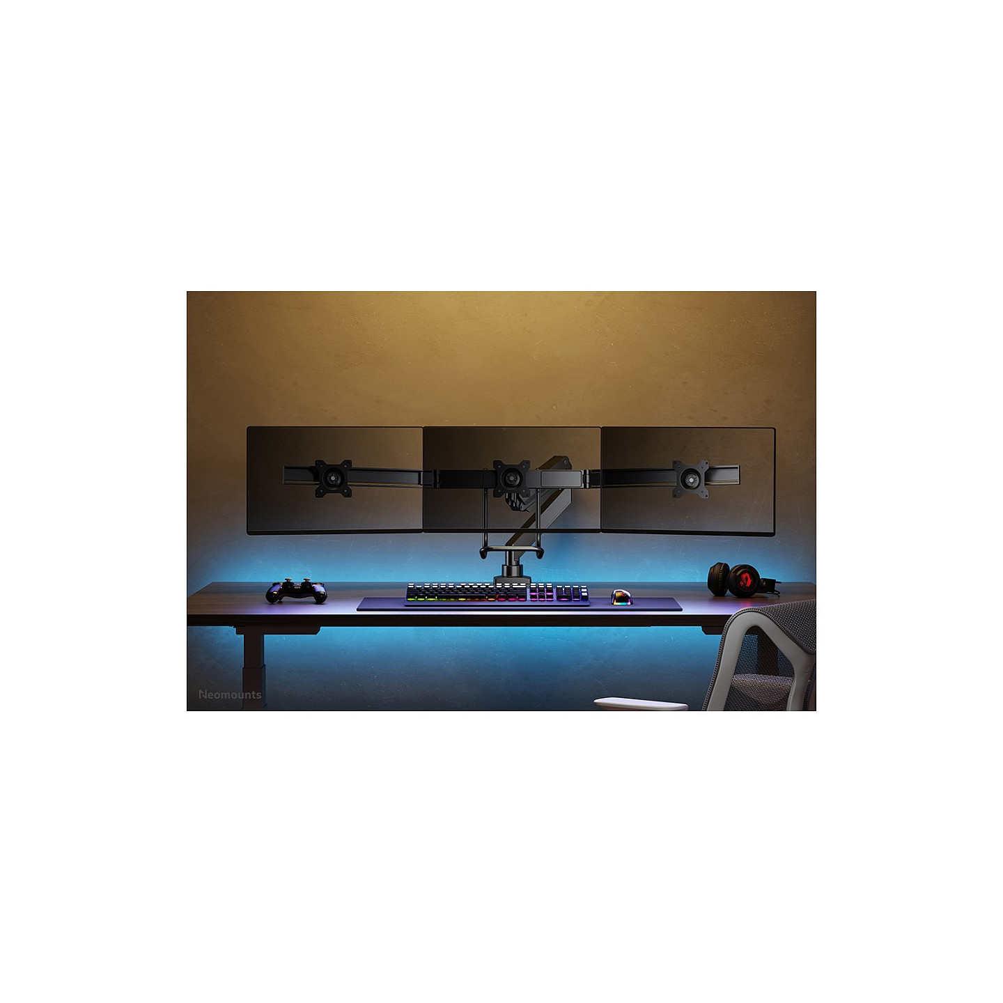 Neomounts NM-D775DX3BLACK Tischhalterung mit Tischhalterungsgriff für drei Flachbildschirme bis 27' (68.6 cm)
