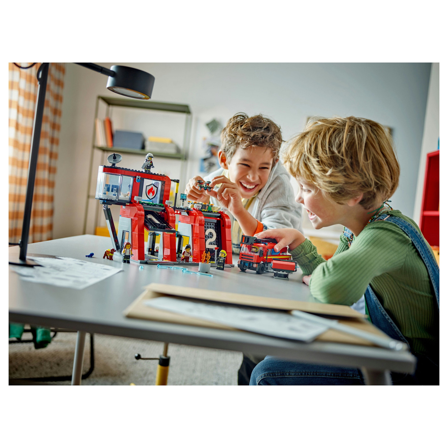 LEGO City Feuerwehrstation mit Drehleiterfahrzeug 60414 — Buy in Cyprus with Fast Delivery