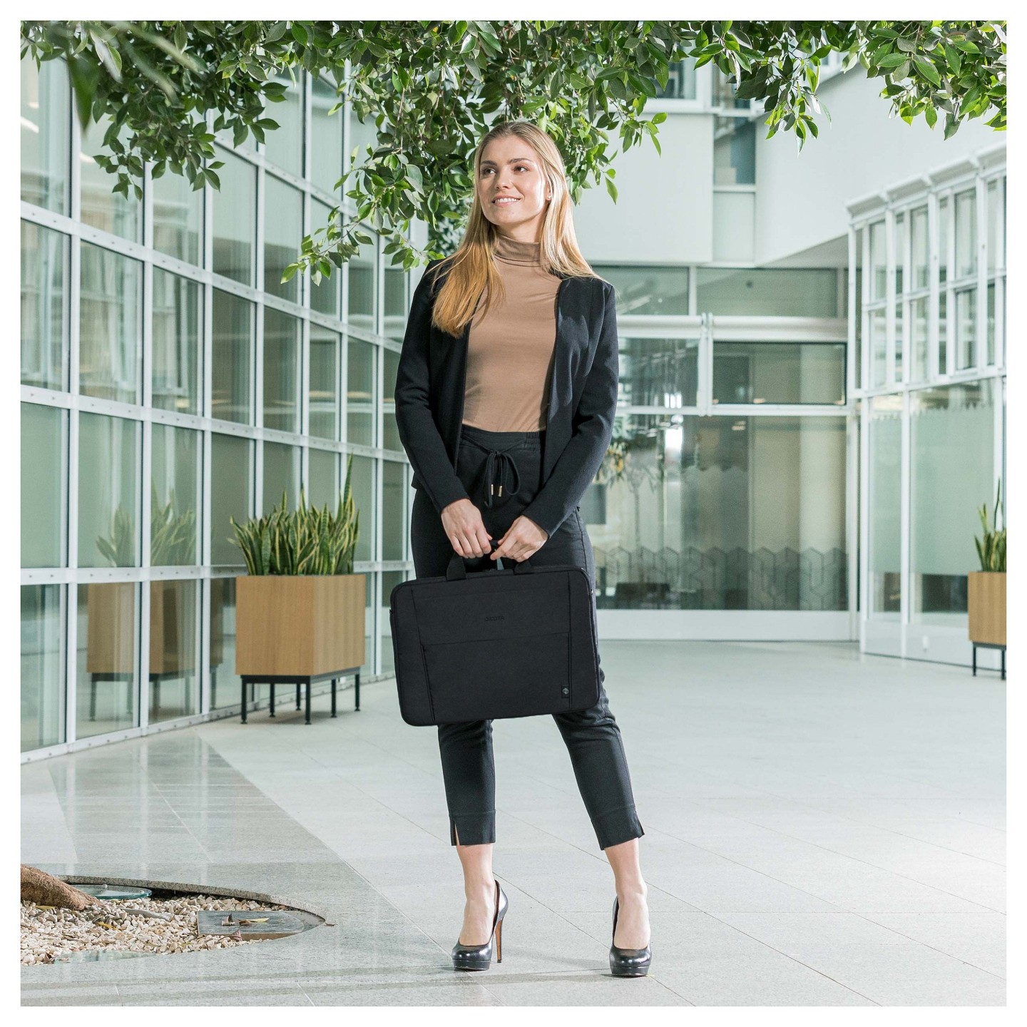 Dicota Laptop Tasche Slim Eco BASE bis 35.8 cm 14.1' Schwarz inkl. Schultergurt — Buy in Cyprus with Fast Delivery