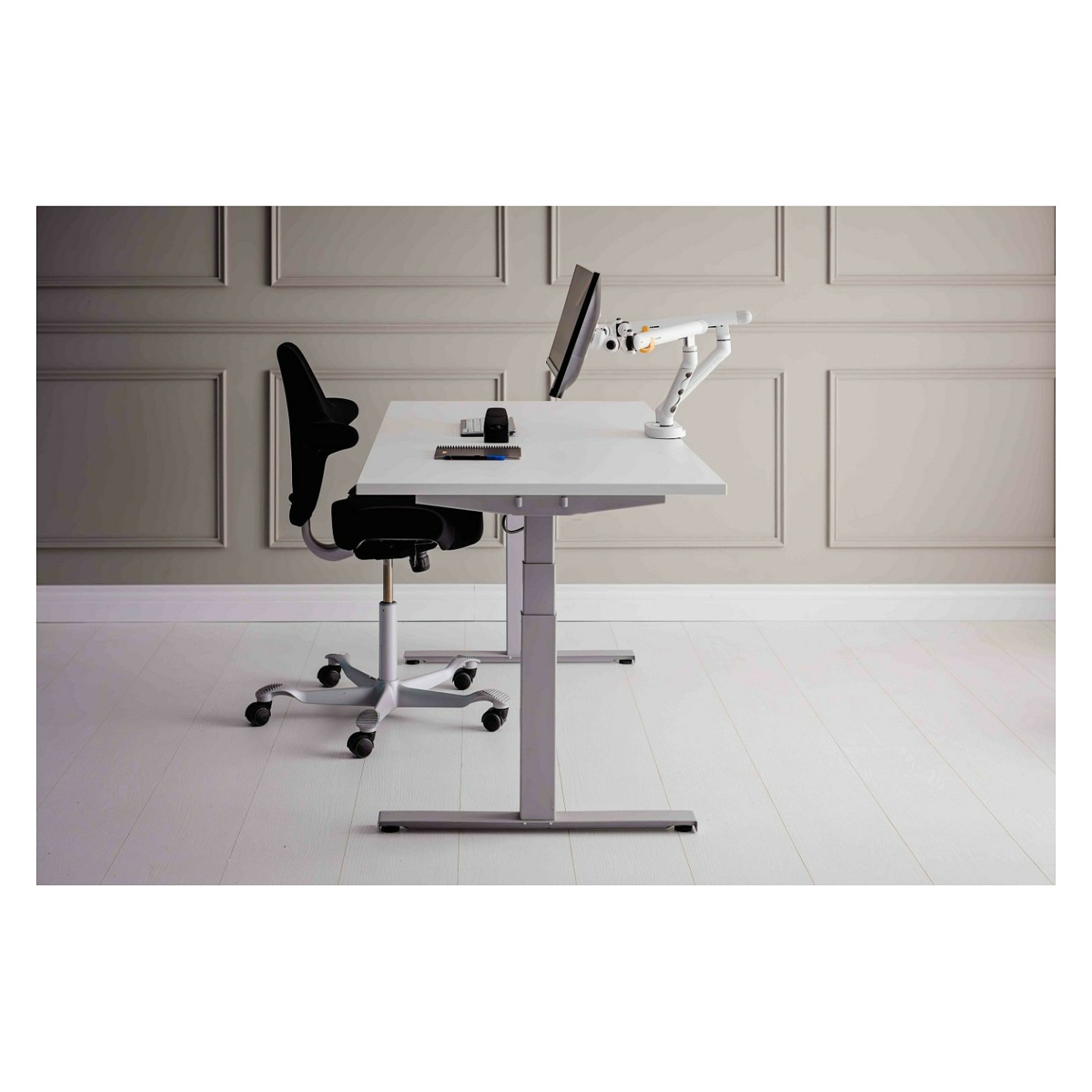 BakkerElkhuizen BE Flexible Dual Monitorarm White — Buy in Cyprus with Fast Delivery
