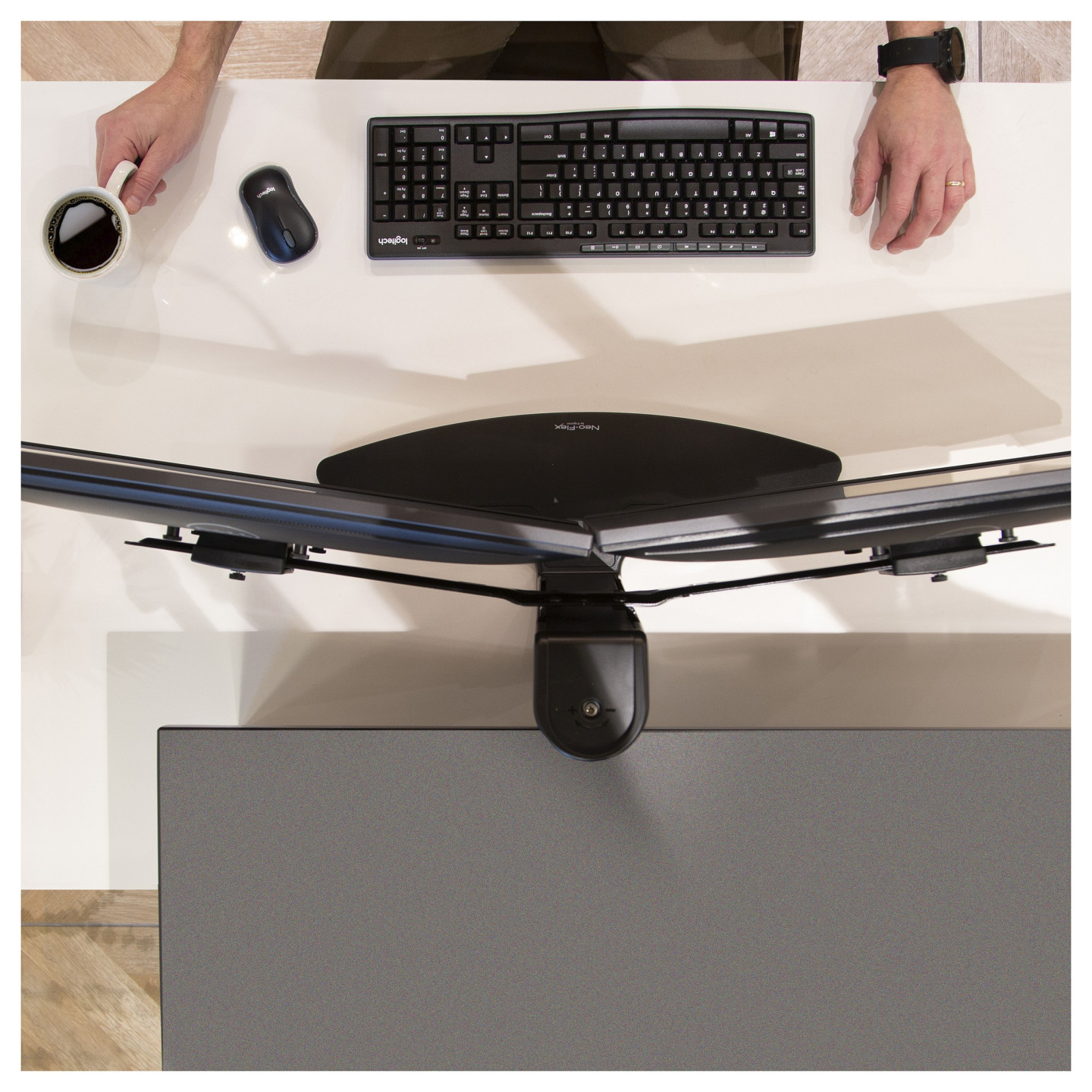 Ergotron Neo-Flex® Lift Stand für zwei Monitore — Buy in Cyprus with Fast Delivery