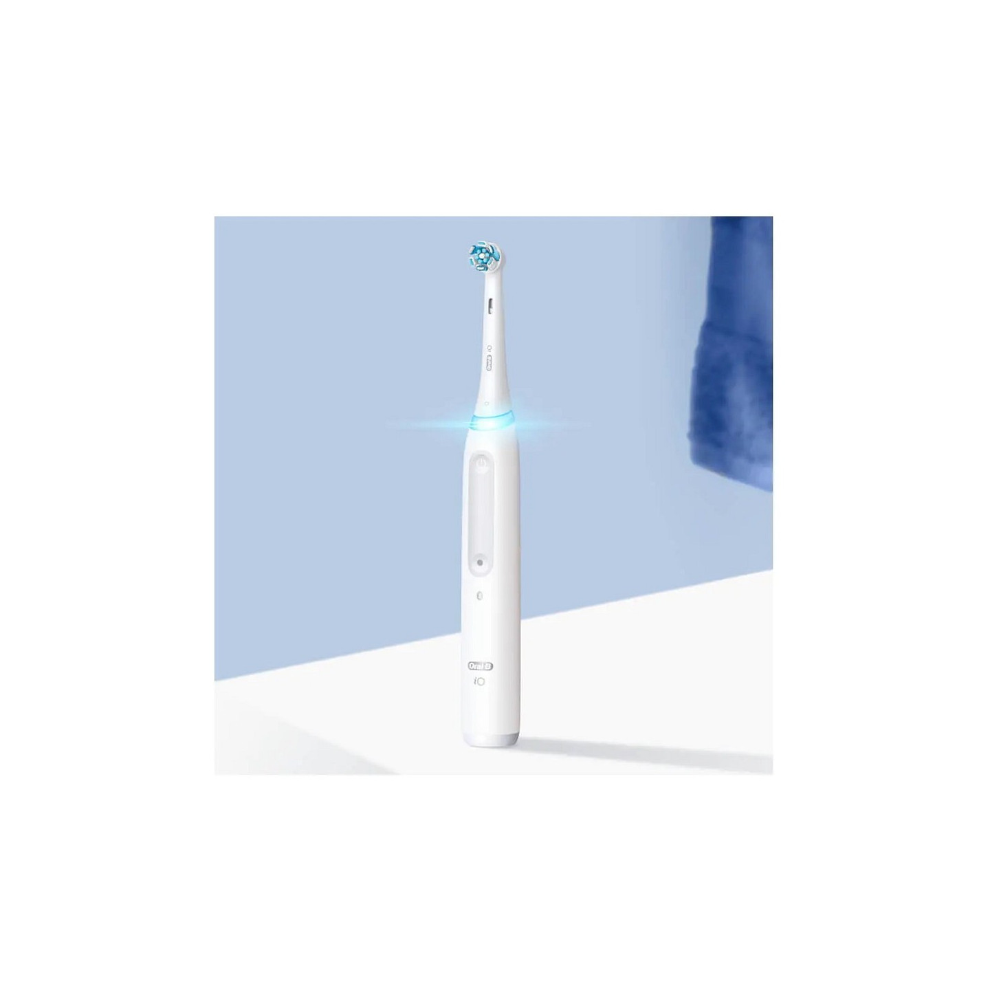 Oral-B iO Series 4 Quite White mit Reiseetui — Buy in Cyprus with Fast Delivery