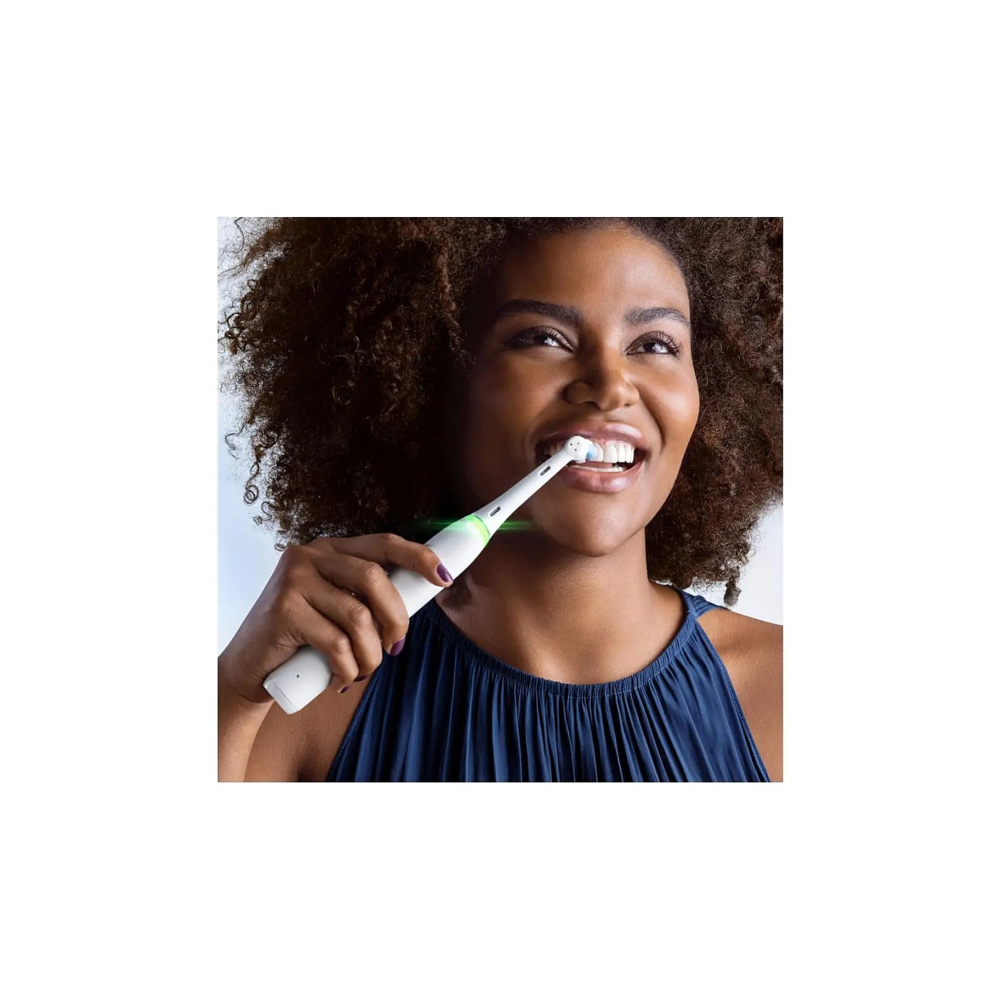 Oral-B iO Series 4 Quite White mit Reiseetui — Buy in Cyprus with Fast Delivery