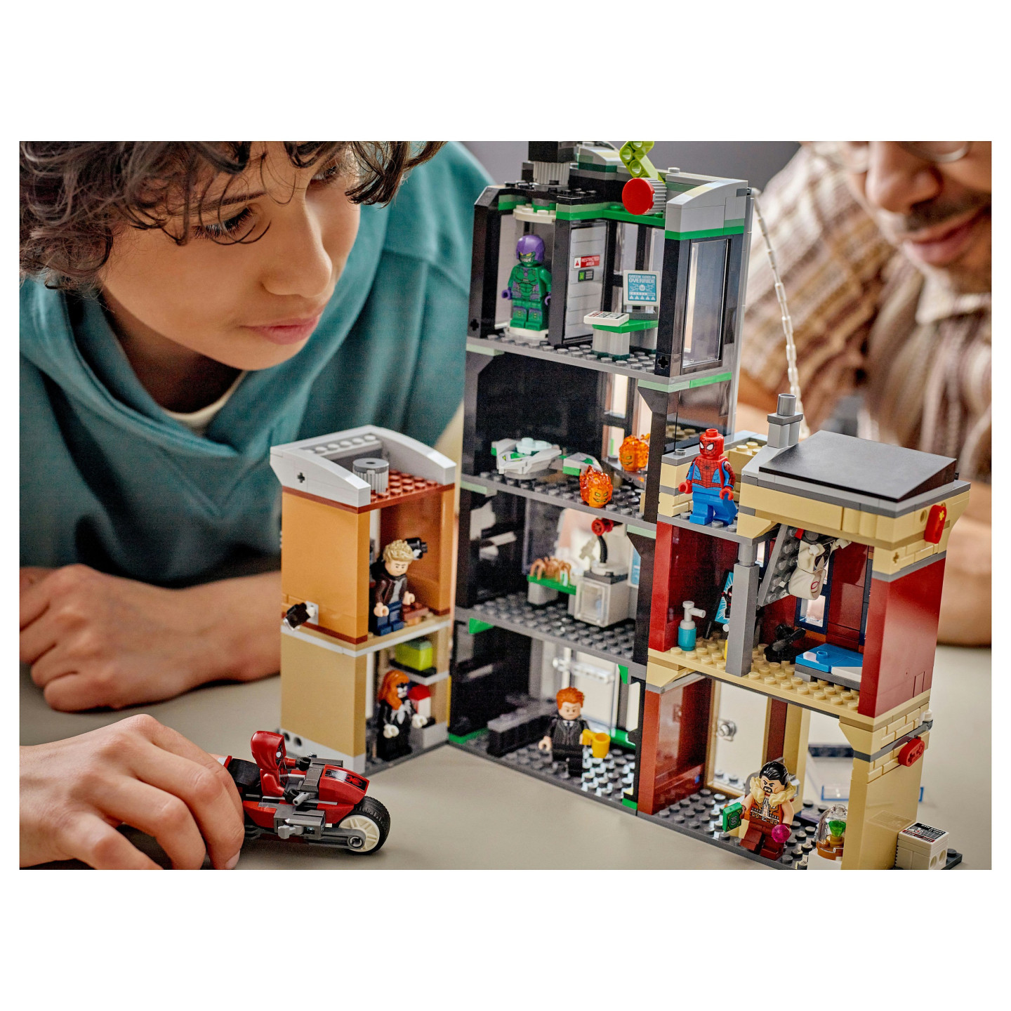 LEGO 76324 Marvel Super Heroes Spider-Man vs. Oscorp — Buy in Cyprus with Fast Delivery
