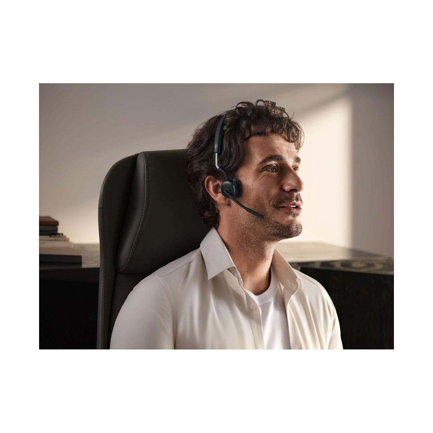 SHOKZ OPENMEET Bluetooth Knochenschall Headset USB C Port — Buy in Cyprus with Fast Delivery