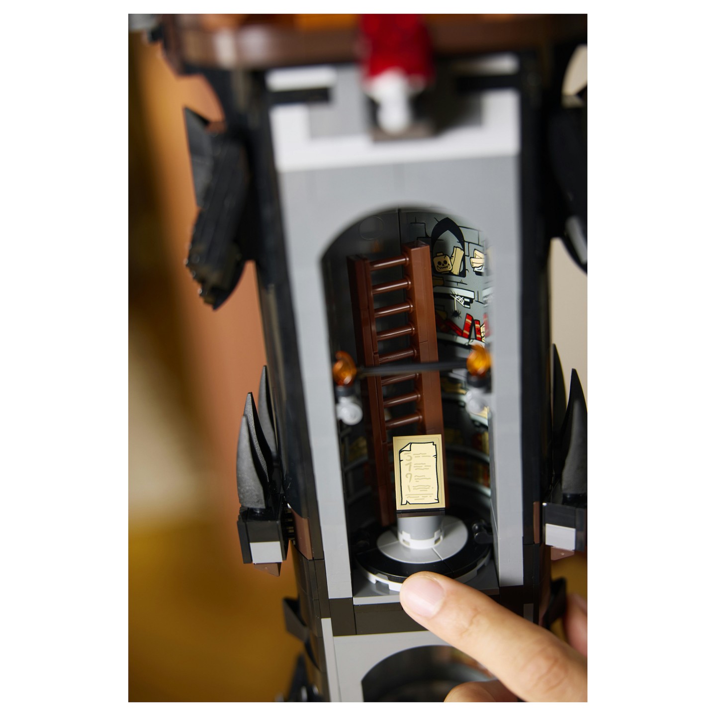 LEGO Icons - Der Herr der Ringe - Barad-dûr — Buy in Cyprus with Fast Delivery