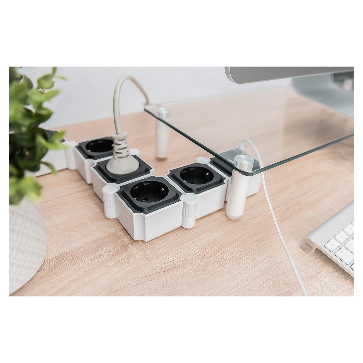 DIGITUS Steckdosenleiste 4x + 2USB. Schalter. Flexibel 1.6m — Buy in Cyprus with Fast Delivery