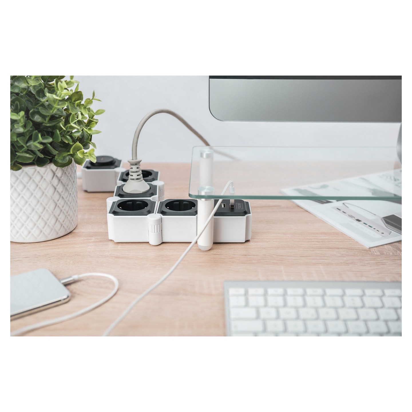 DIGITUS Steckdosenleiste 4x + 2USB. Schalter. Flexibel 1.6m — Buy in Cyprus with Fast Delivery