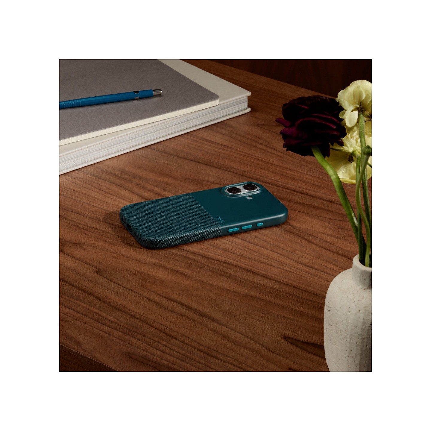 Beats Rugged Case iPhone 17 mit MagSafe und Kamerasteuerung (rocky mountain blau) — Buy in Cyprus with Fast Delivery