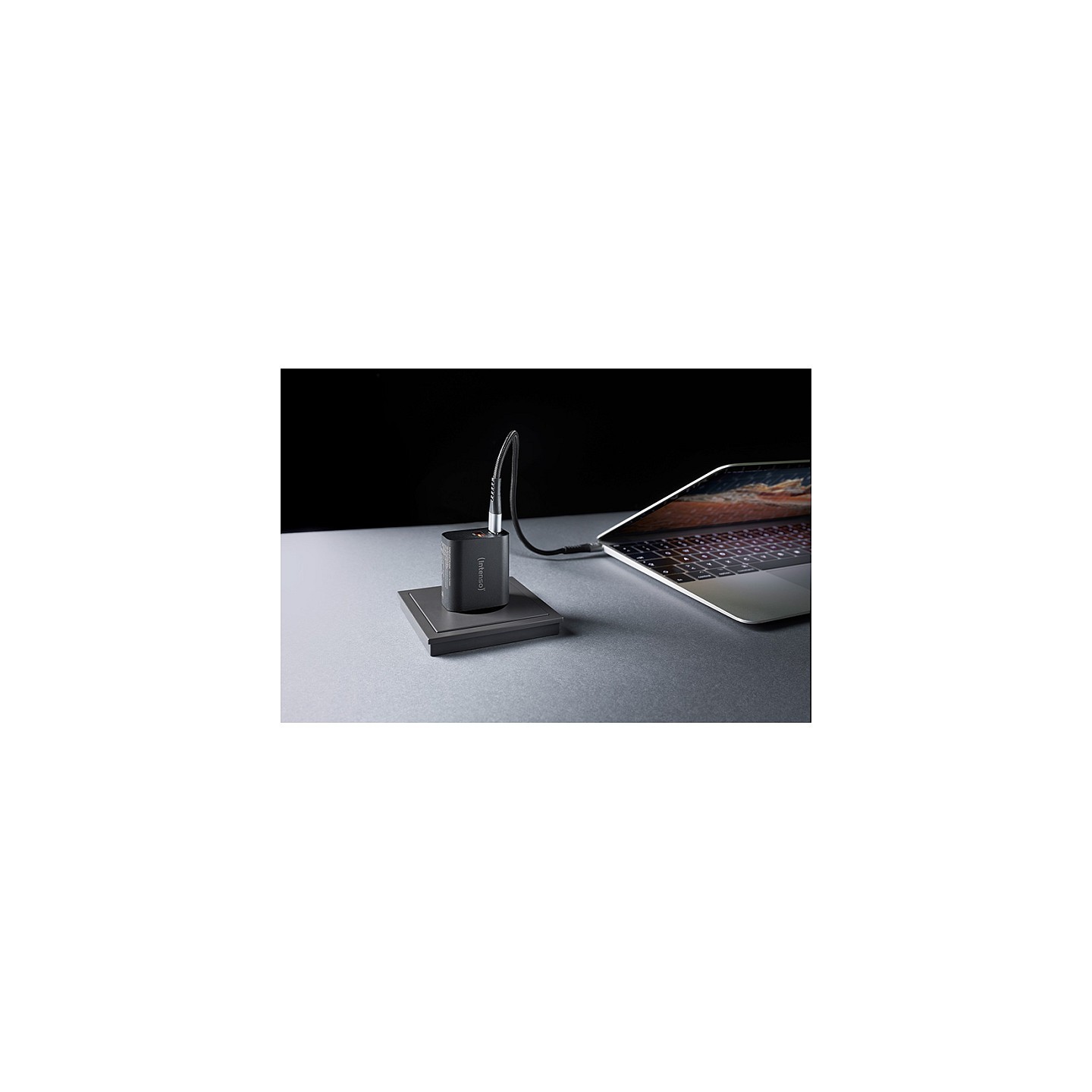 Intenso Power Adapter W30AC. Schwarz — Buy in Cyprus with Fast Delivery