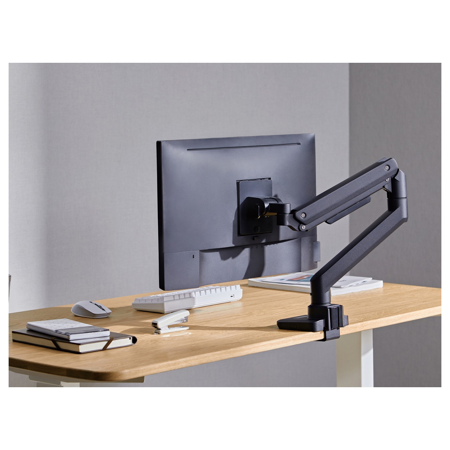 Equip Tischhalterung 17'-49' 1TFT 180° Gasfeder 20Kg schwarz retail — Buy in Cyprus with Fast Delivery