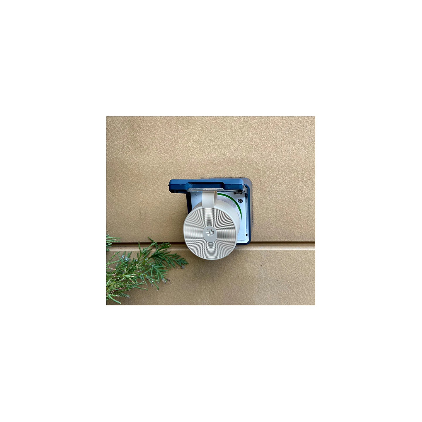 Shelly Plug & Play 'Outdoor Plug S Gen3' Zwischenstecker für draußen 12A Messfunktion WLAN Matter BT