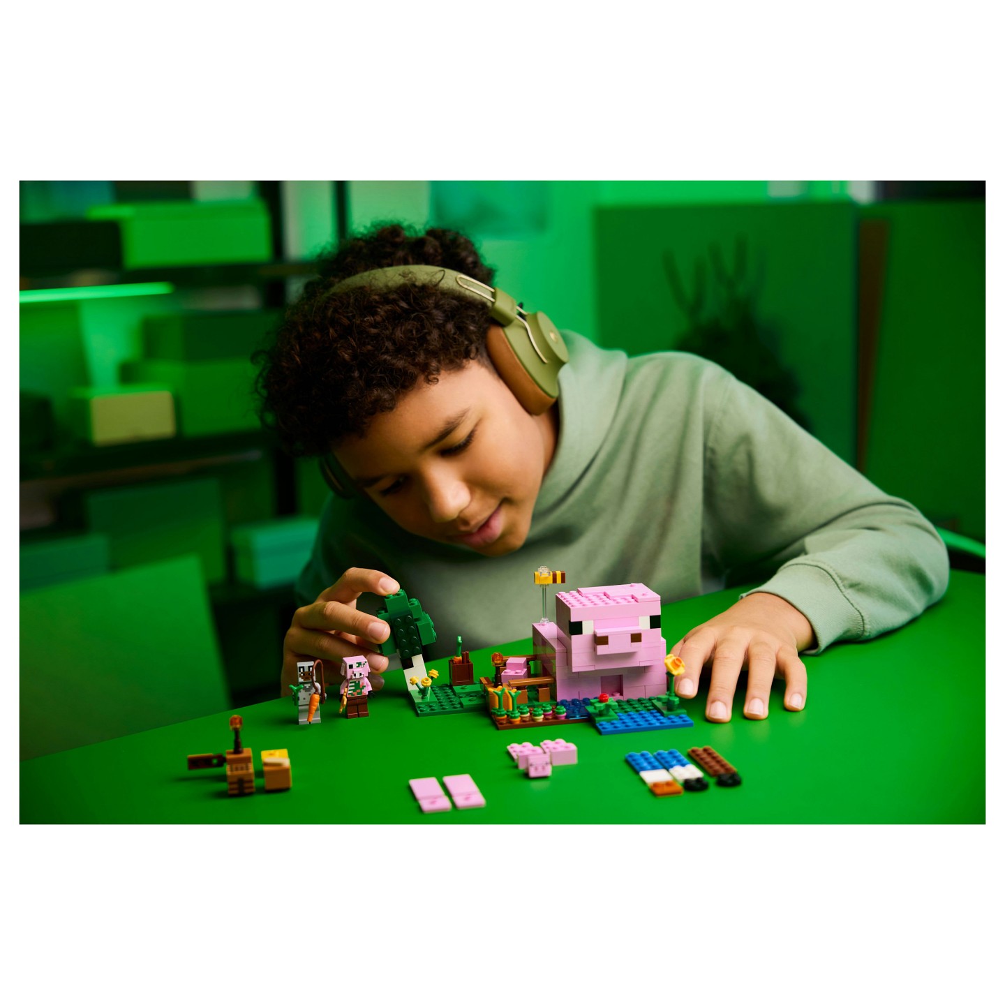 LEGO 21268 Minecraft Das Babyschwein-Haus — Buy in Cyprus with Fast Delivery