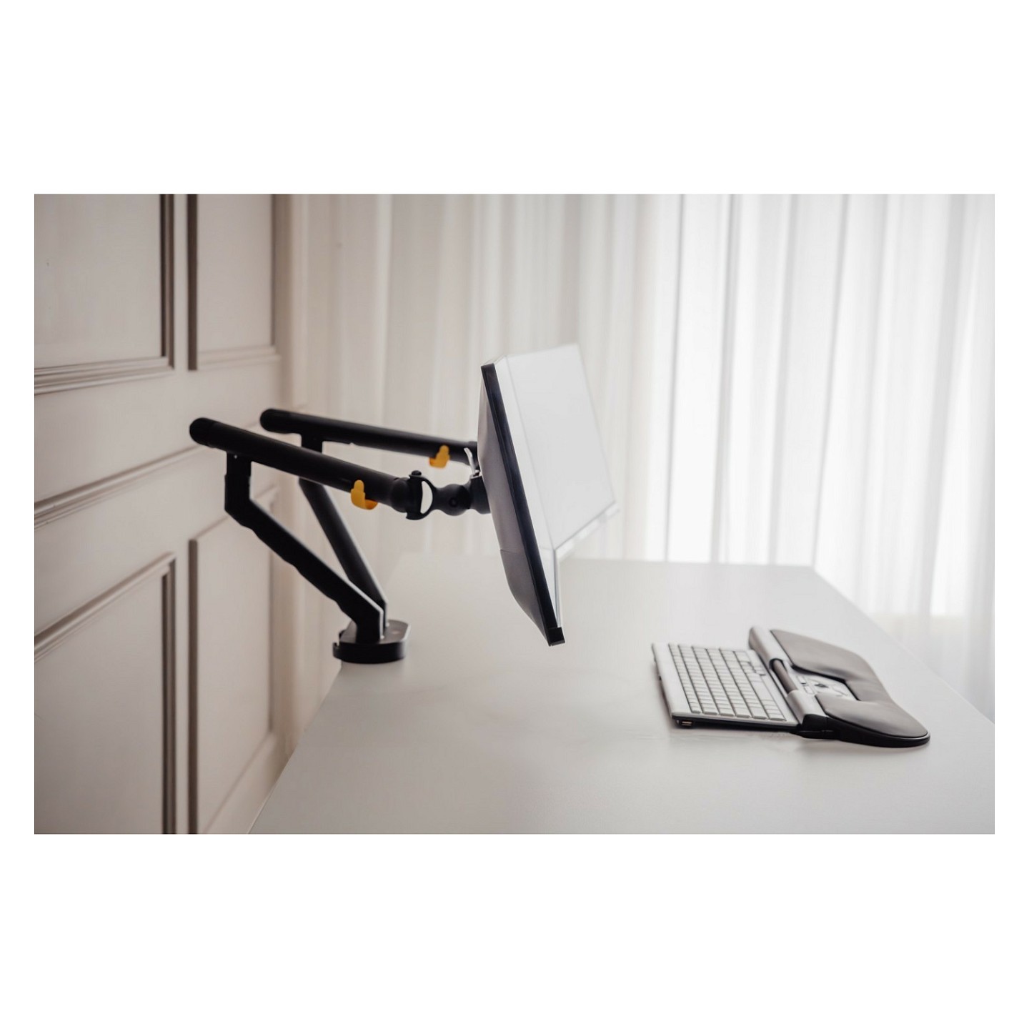 BNEBFDB BAKKER BE Flexible Monitorarm — Buy in Cyprus with Fast Delivery