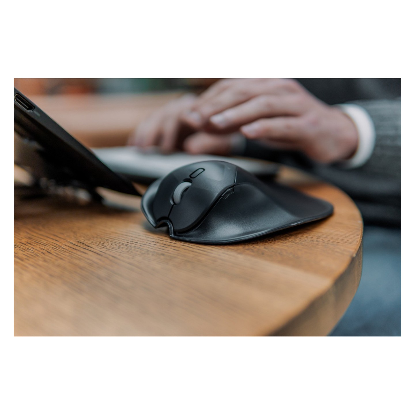 BakkerElkhuizen HandShoeMouse Shift Medium - Wireless Maus - ergonomisch — Buy in Cyprus with Fast Delivery