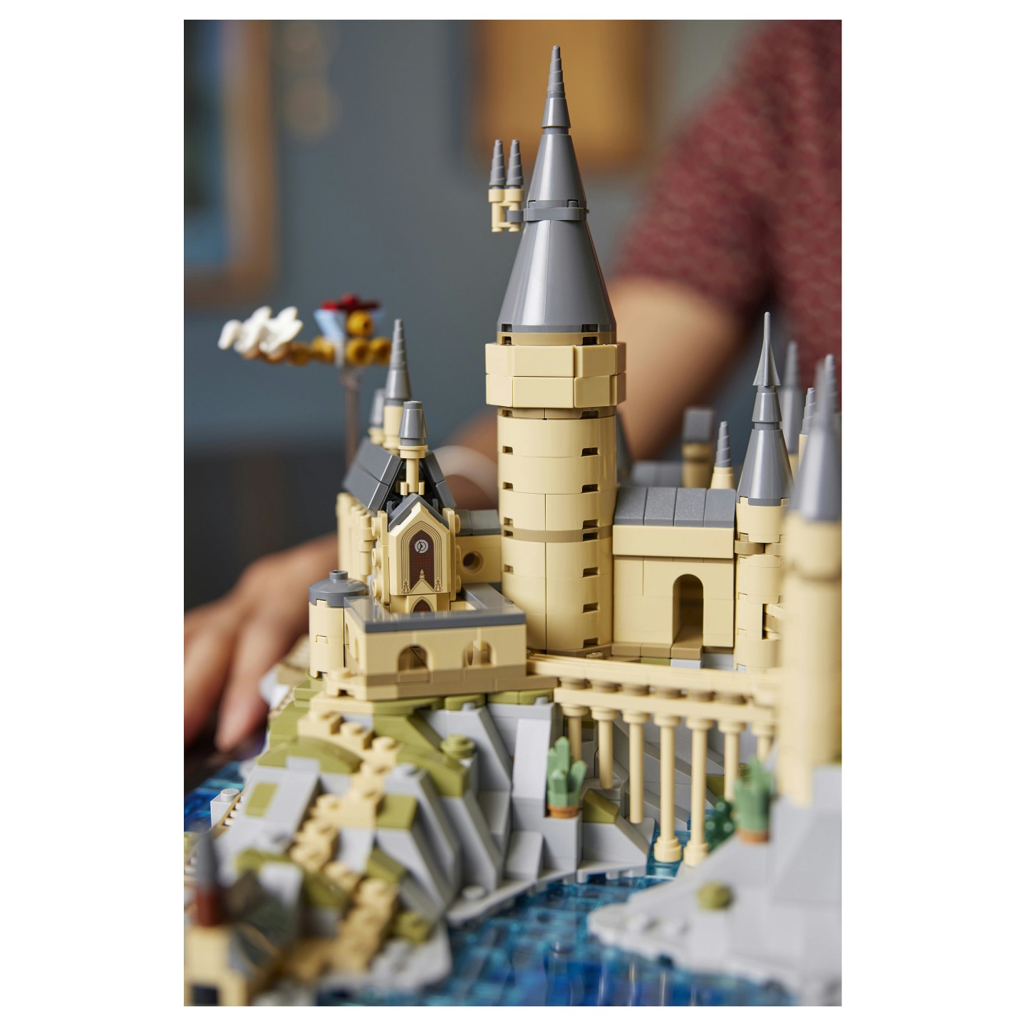 LEGO Harry Potter - Schloss Hogwarts mit Schlossgelände — Buy in Cyprus with Fast Delivery