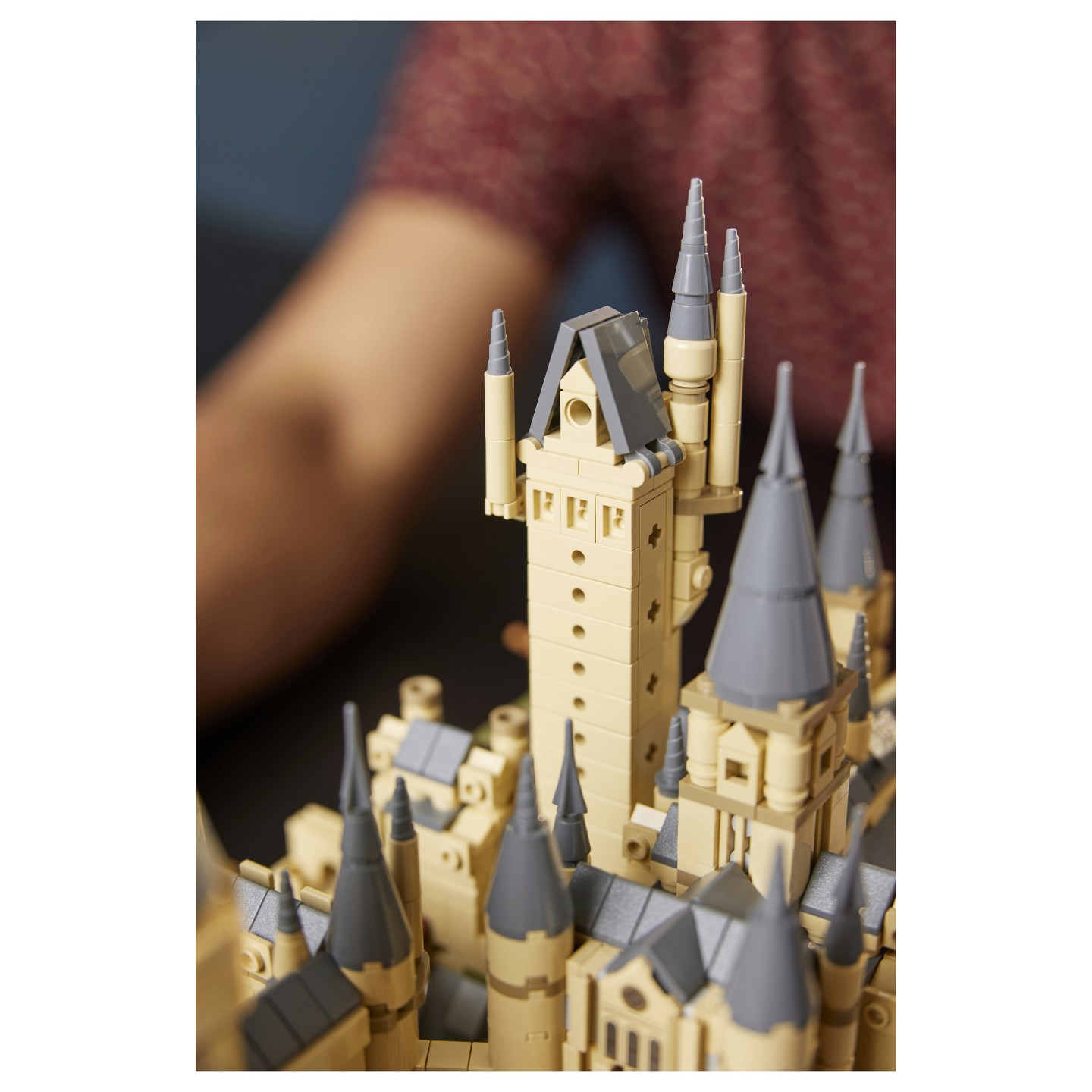 LEGO Harry Potter - Schloss Hogwarts mit Schlossgelände — Buy in Cyprus with Fast Delivery