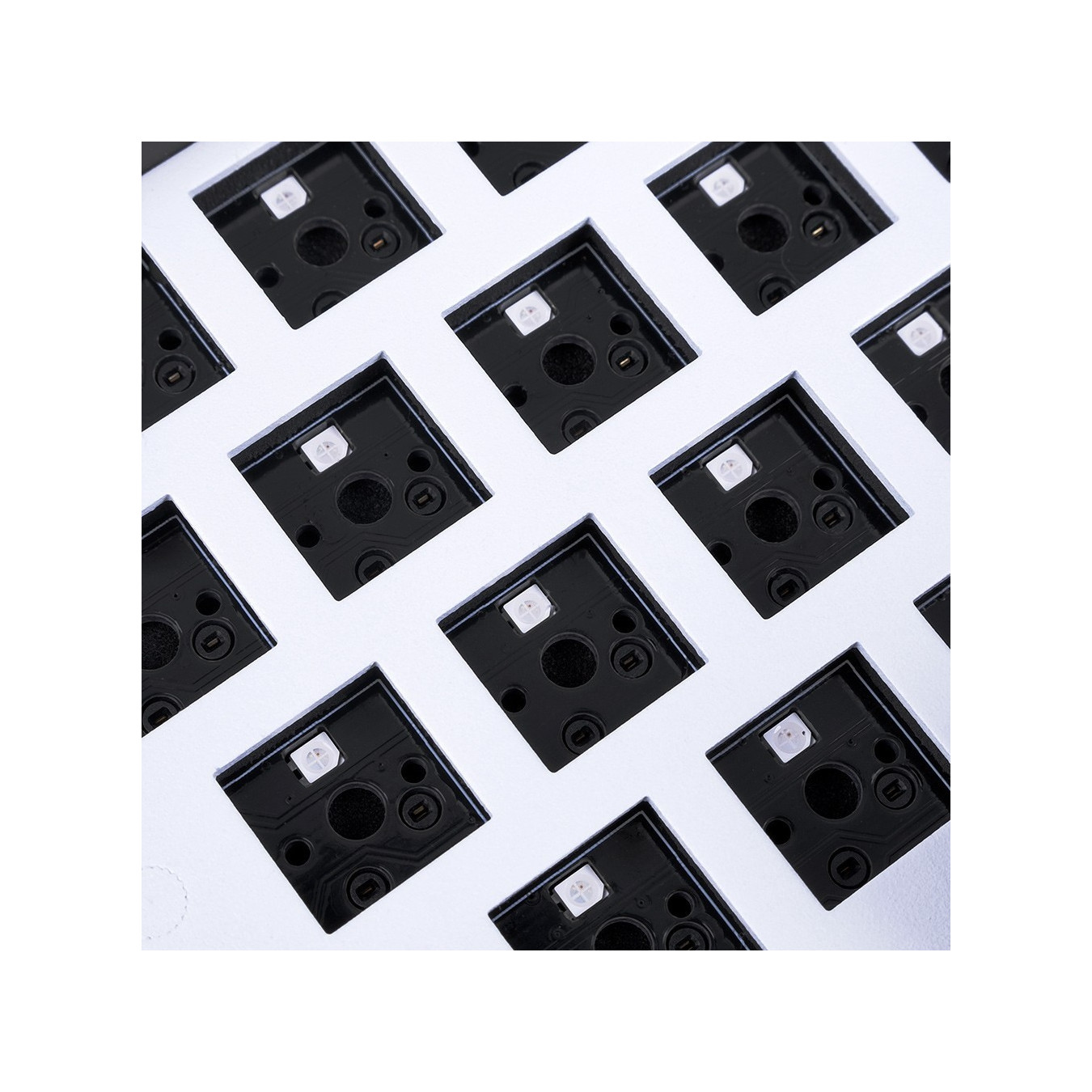 Sharkoon SKILLER SGK50 S4 - 60% Portuguese QWERTY Mechanical Keyboard - White, Kailh Red, RGB, RF + USB-C
