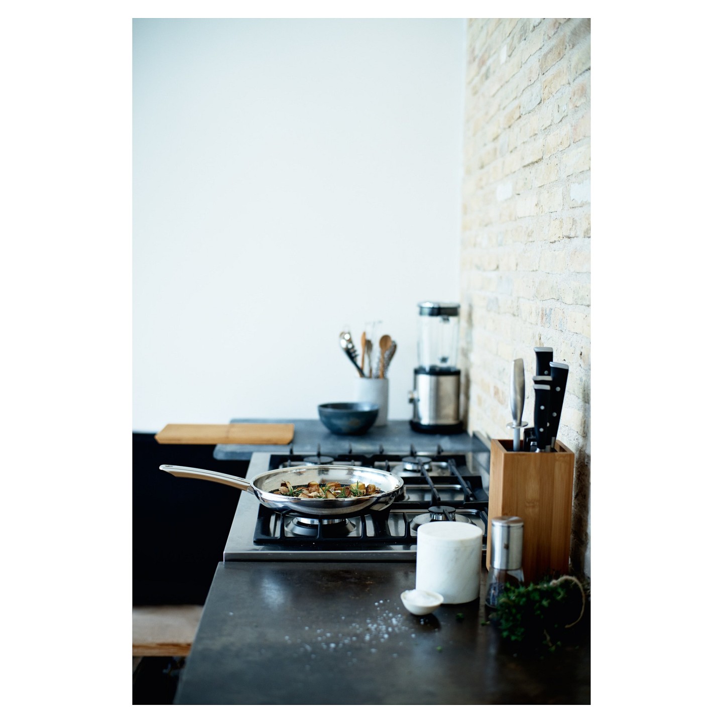 WMF Profi Resist Bratpfanne 28 cm — Buy in Cyprus with Fast Delivery
