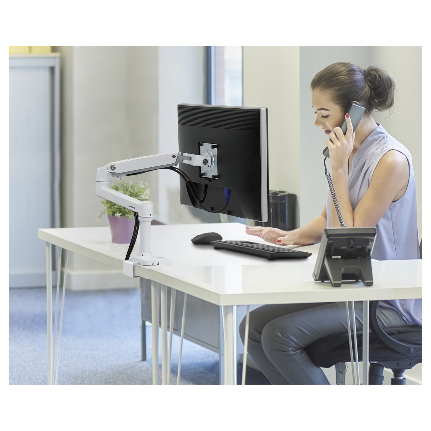 ERGOTRON LX LCD Arm fuer Tischmontage weiss bis 81cm 32Zoll Display anheben bis 33cm 2.3-11.3kg belastbar VESA 75x75 ...