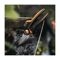 Fiskars Bypass-Gartenschere X-series L P961 — Buy in Cyprus with Fast Delivery