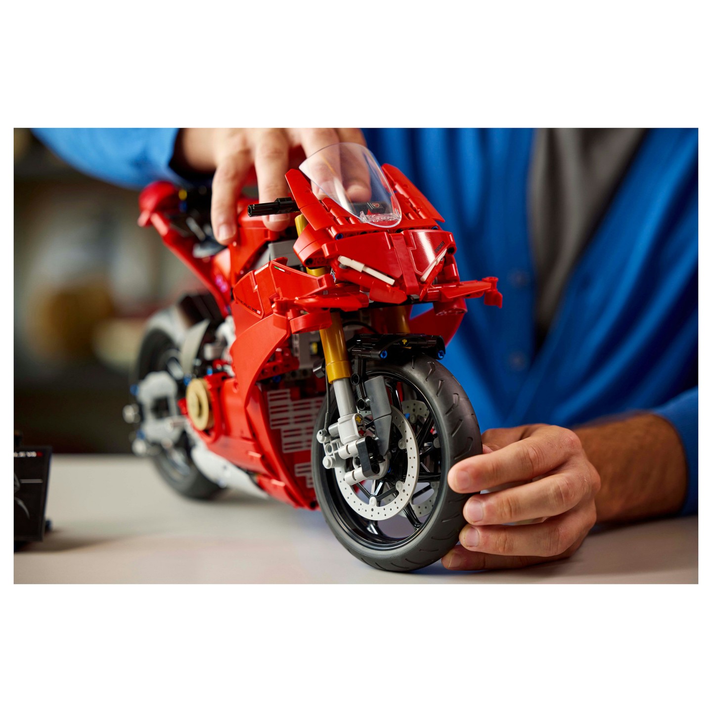 LEGO 42202 Technic Ducati Panigale V4 S Motorrad — Buy in Cyprus with Fast Delivery
