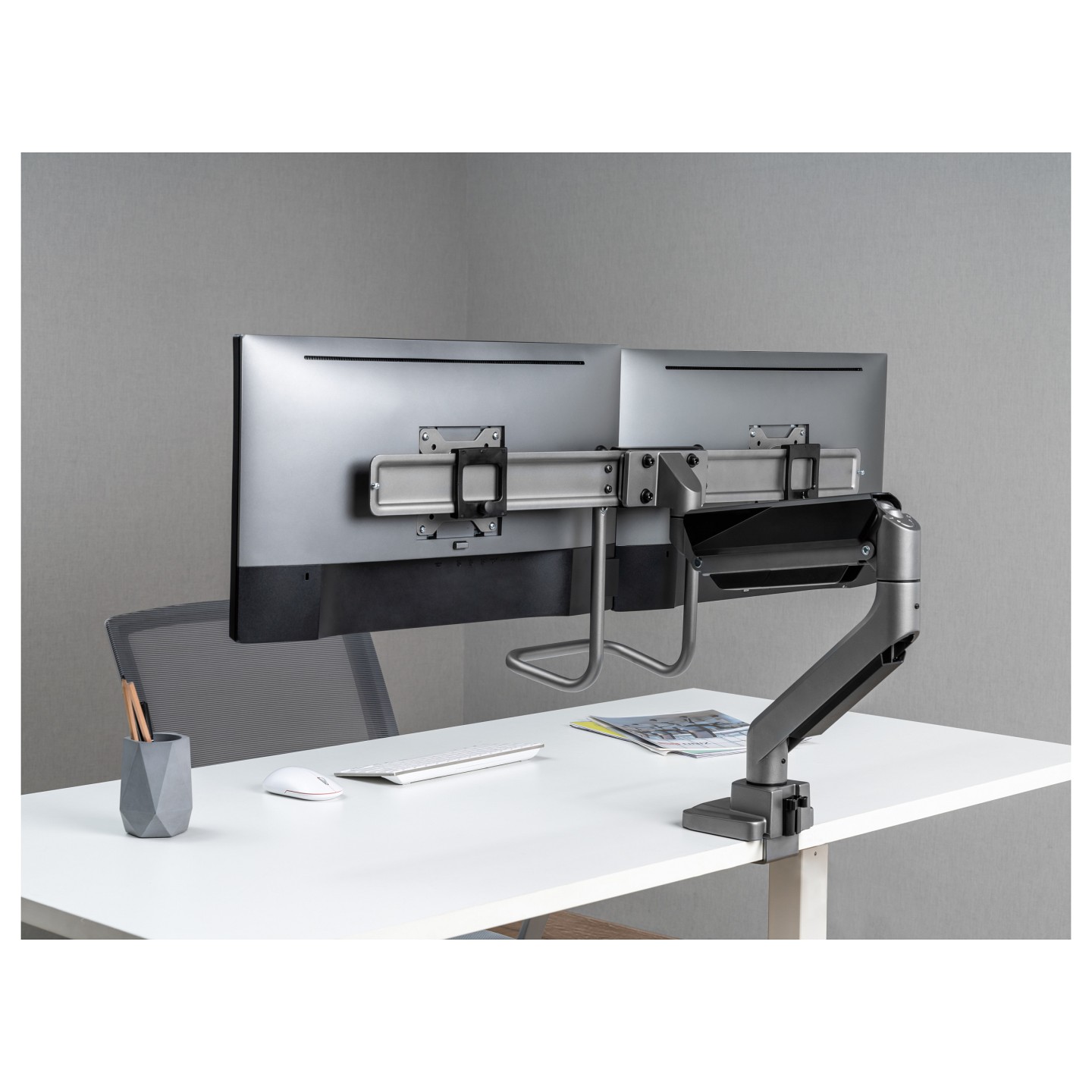 Equip Tischhalterung 17'-32' 2TFT 360° Gasfeder 9Kg silber lite Retail — Buy in Cyprus with Fast Delivery