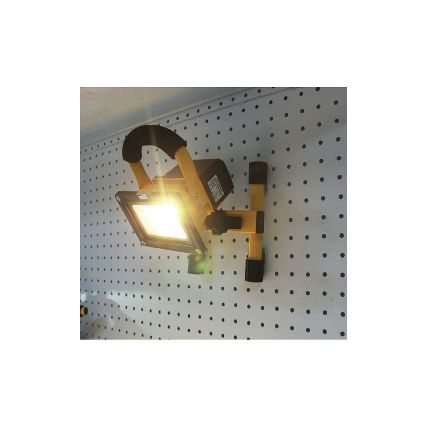 Synergy 21 LED AKKU Baustrahler 10W zub. Magnetfüsse — Buy in Cyprus with Fast Delivery
