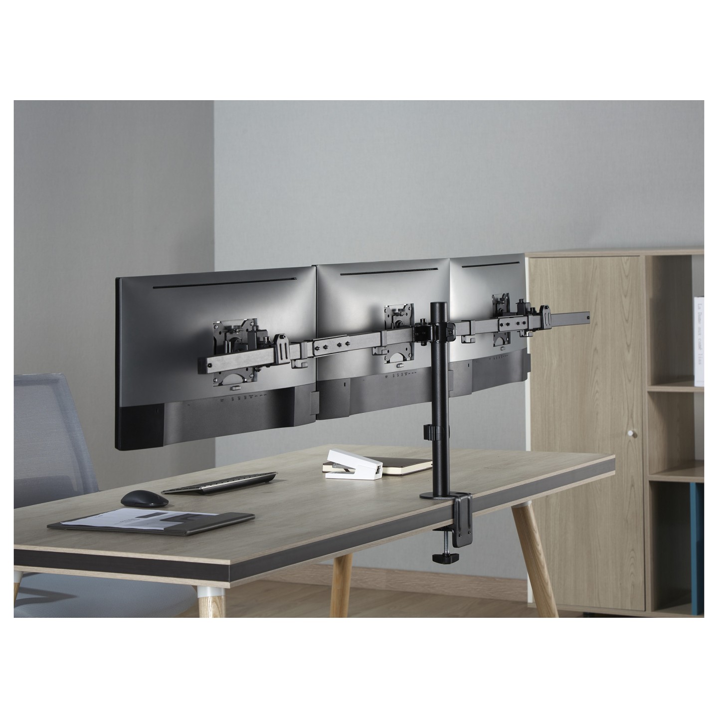 Equip Tischhalterung 17'-32' 3TFT 360° H.verst. 7Kg schwarz lite Retail — Buy in Cyprus with Fast Delivery
