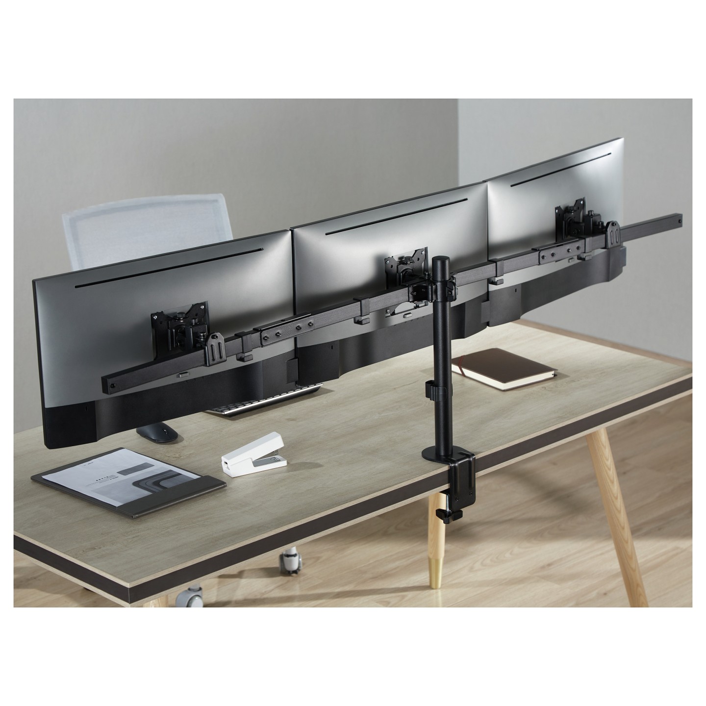 Equip Tischhalterung 17'-32' 3TFT 360° H.verst. 7Kg schwarz lite Retail — Buy in Cyprus with Fast Delivery