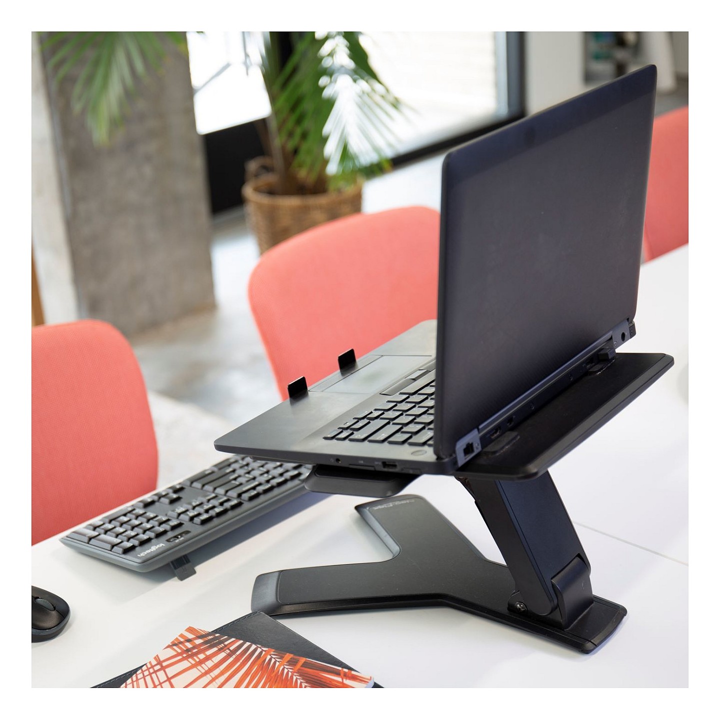 ERGOTRON Neo-Flex Notebook Lift Stand schwarz mit 1.6-6.3kg. belastbar 15cm Anhebung — Buy in Cyprus with Fast Delivery