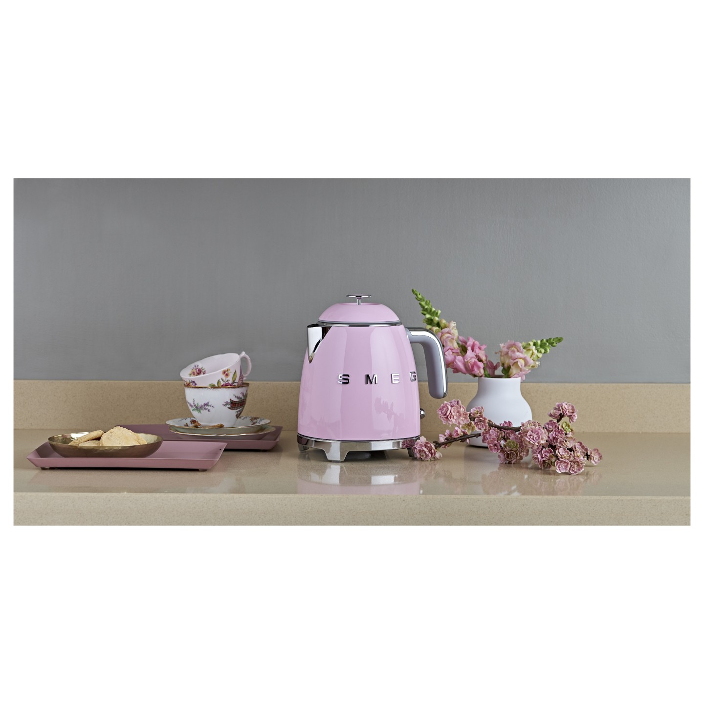 SMEG KLF05PKEU Mini Wasserkocher Rosa — Buy in Cyprus with Fast Delivery