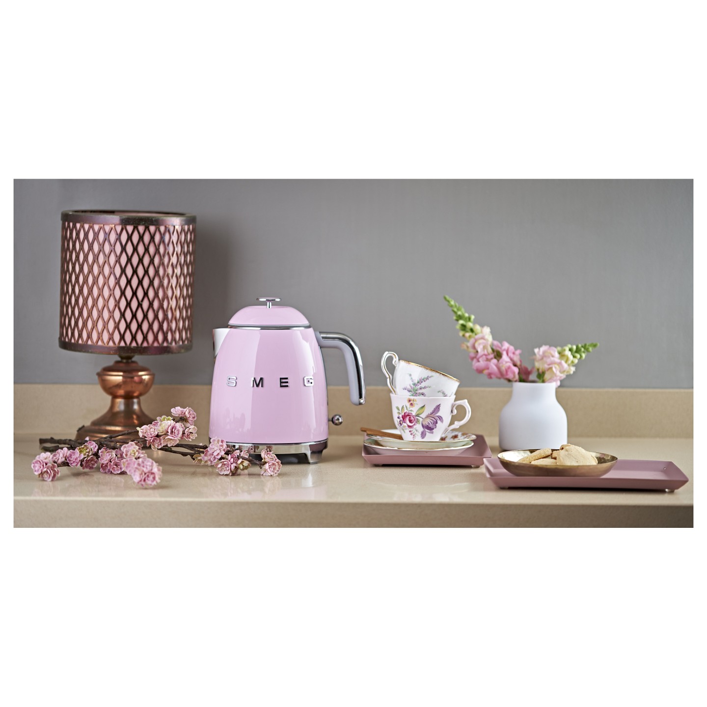 SMEG KLF05PKEU Mini Wasserkocher Rosa — Buy in Cyprus with Fast Delivery