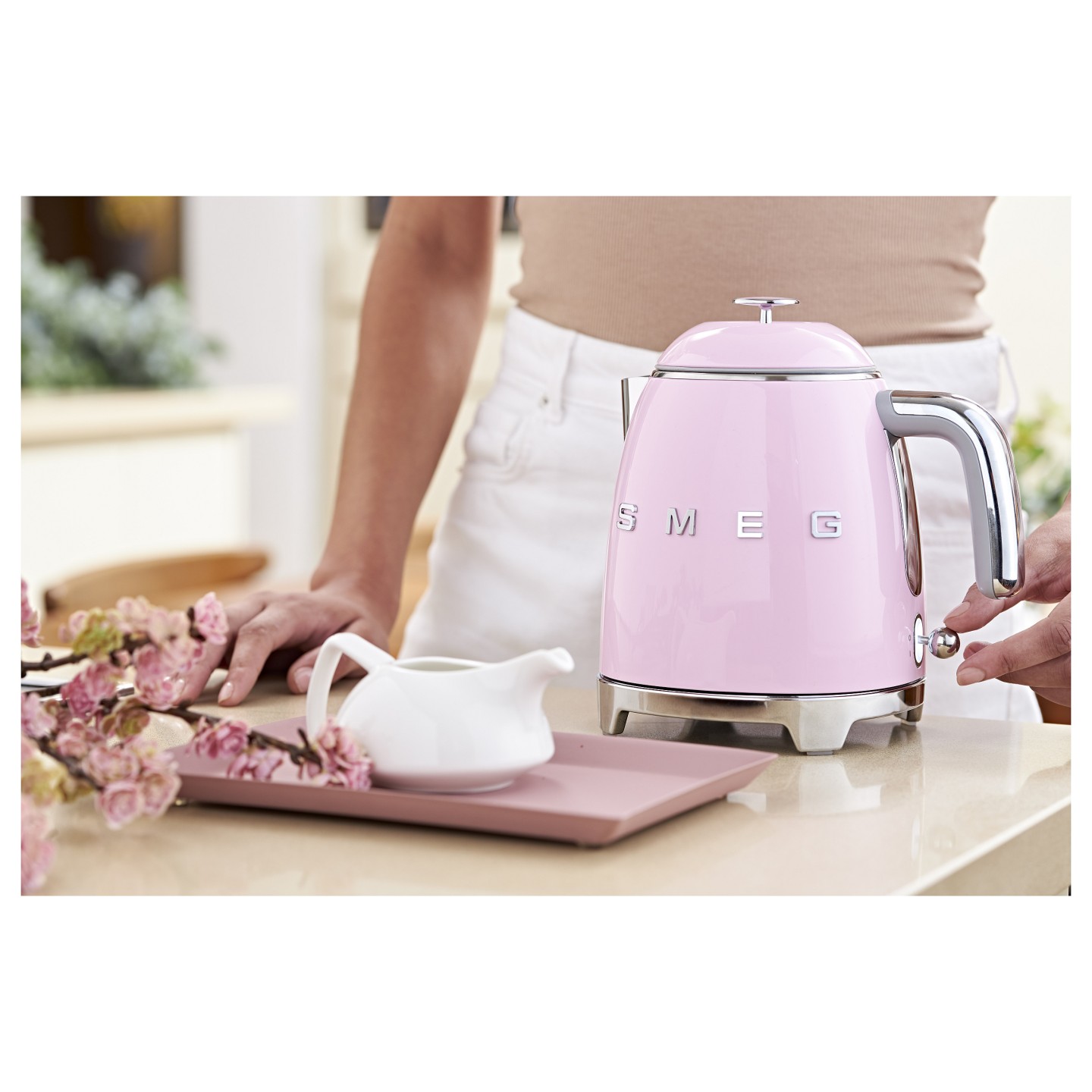 SMEG KLF05PKEU Mini Wasserkocher Rosa — Buy in Cyprus with Fast Delivery