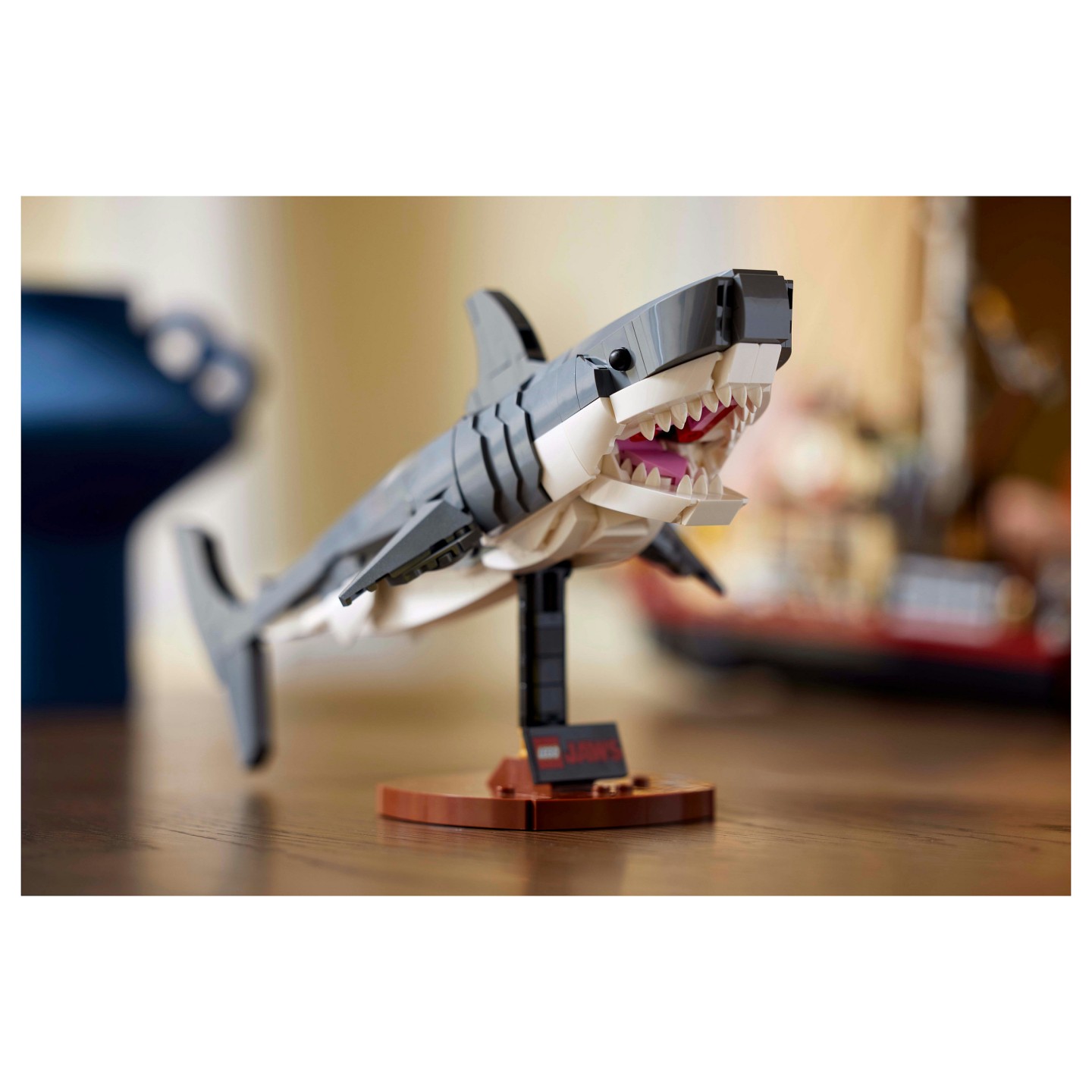 LEGO 21350 Ideas Der weie Hai — Buy in Cyprus with Fast Delivery