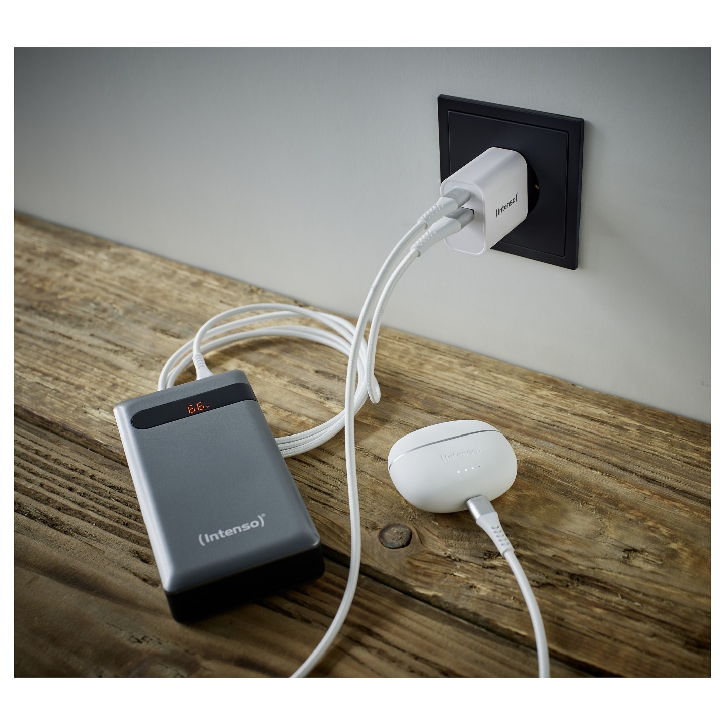 Intenso Power Adapter W30AC. Anschlüsse: 1x USB-A. 1x USB-C Output: max. 30 Watt. Weiß — Buy in Cyprus with Fast Delivery