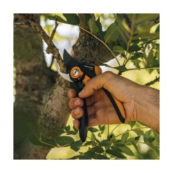 Fiskars Bypass-Gartenschere Plus SmartFit P541 — Buy in Cyprus with Fast Delivery