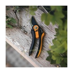 Fiskars Bypass-Gartenschere Plus SmartFit P541 — Buy in Cyprus with Fast Delivery