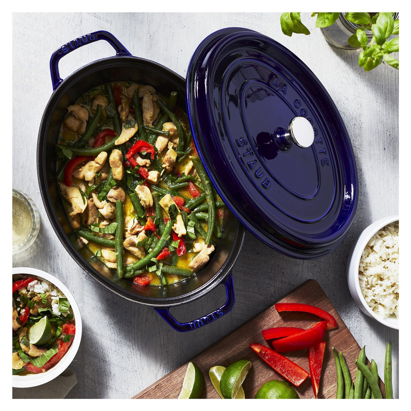 Staub La Cocotte 29cm oval dunkelblau. Gusseisen — Buy in Cyprus with Fast Delivery