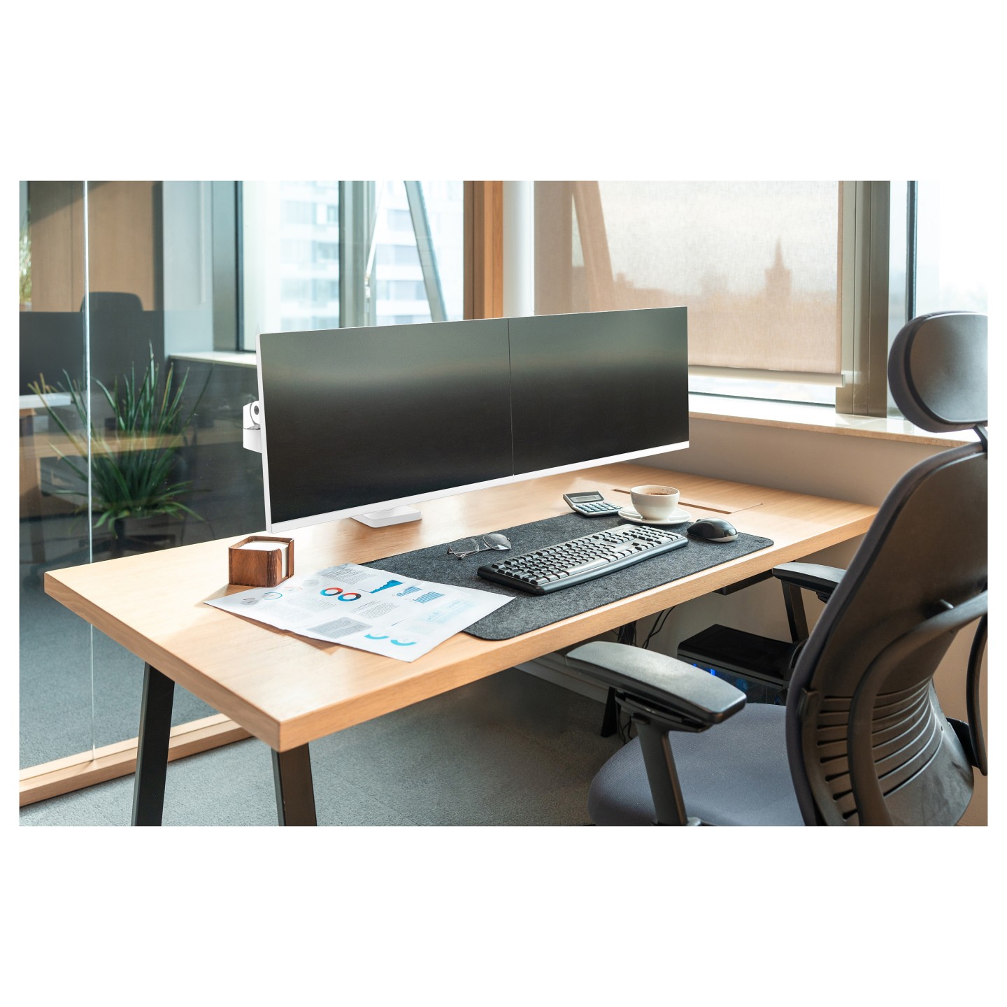 Ergotron LX Pro Monitor Tischhalterung - für 2 LCD-Displays - nebeneinander - weiß — Buy in Cyprus with Fast Delivery