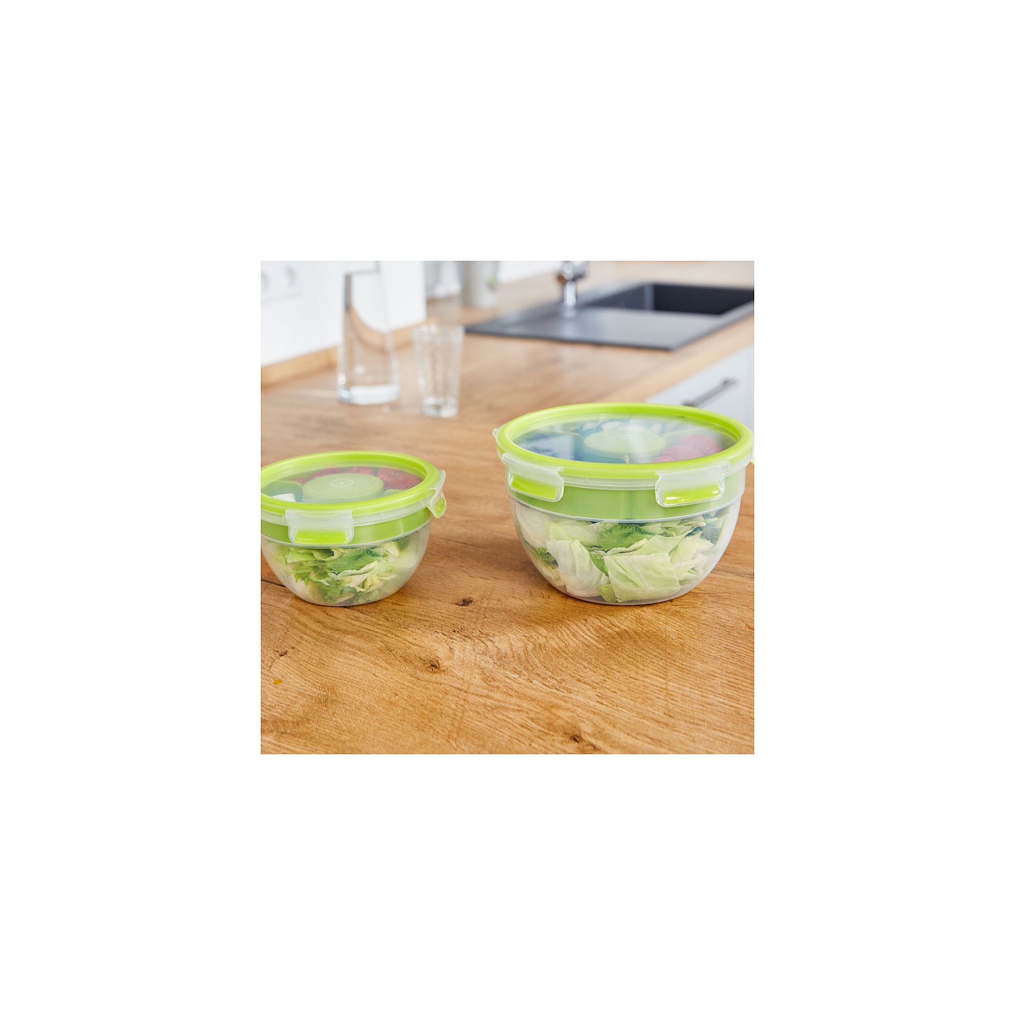 Emsa N1060700 Clip & Go Salatbox rund mit Einsatz und Dressingbox transparent. g — Buy in Cyprus with Fast Delivery