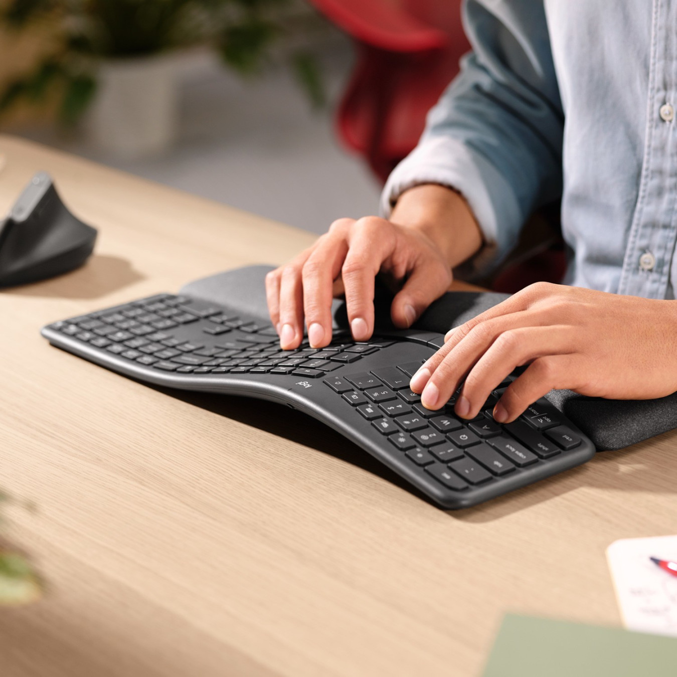 Logitech ERGO K860 Wireless Ergonomic Keyboard - Graphite - US International, Bluetooth 5.0 & 2.4GHz