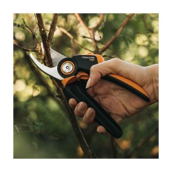 Fiskars Bypass-Gartenschere X-series M P921 — Buy in Cyprus with Fast Delivery