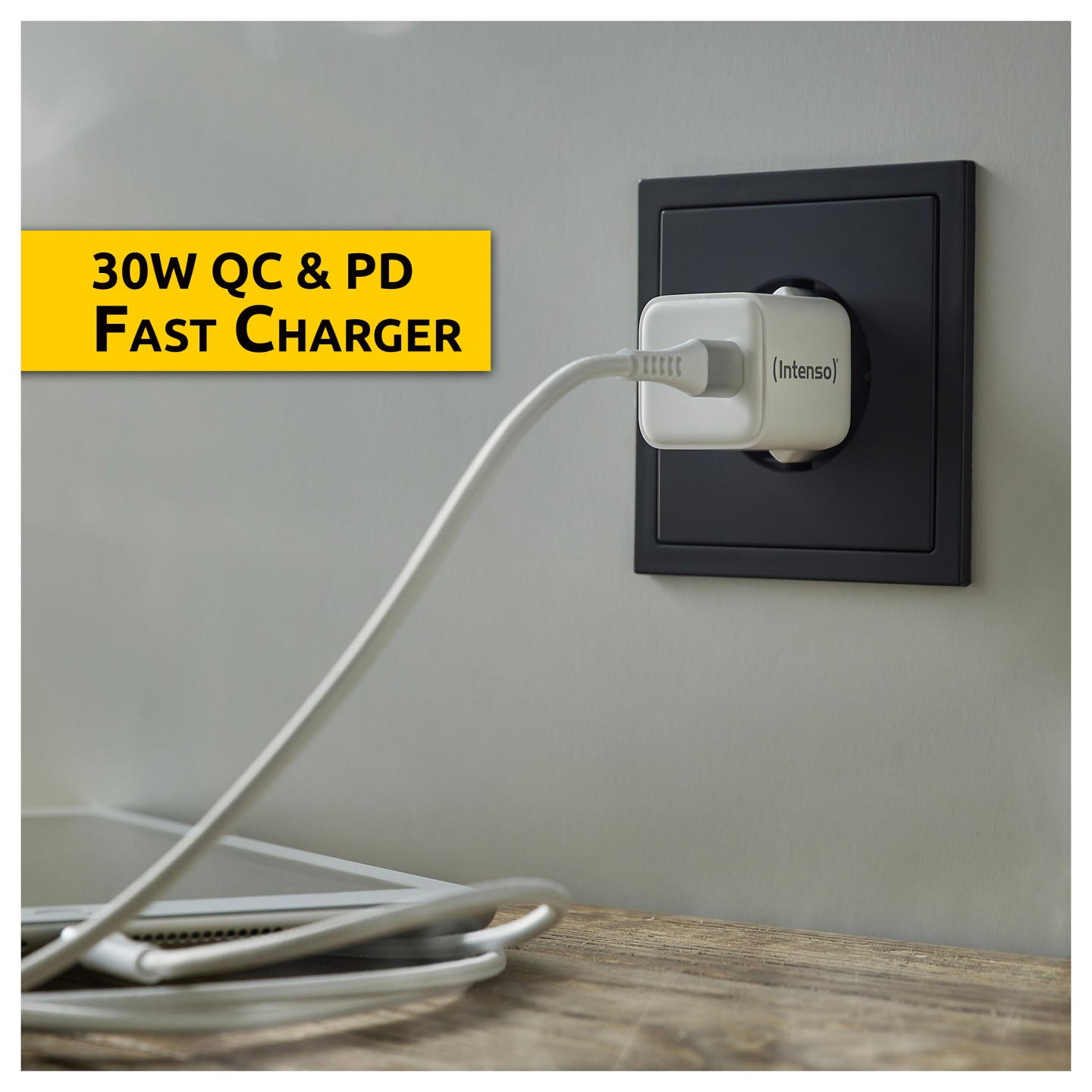 Intenso Netzteil Power Adapter W30C GaN. Anschluss: 1x USB-C Output: max. 30 Watt. GaN-Technologie. Weiß