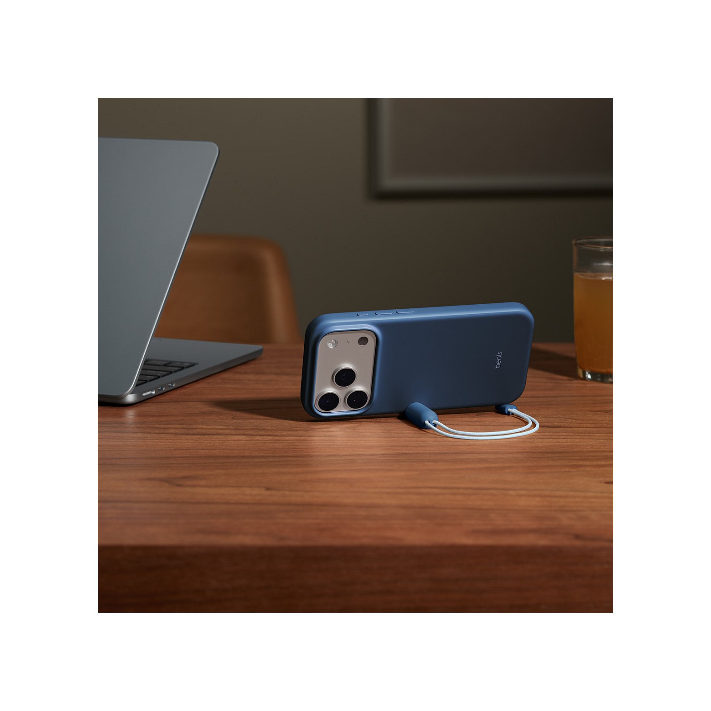 Beats Kickstand Case iPhone 17 Pro mit MagSafe und Kamerasteuerung (felsblau) — Buy in Cyprus with Fast Delivery