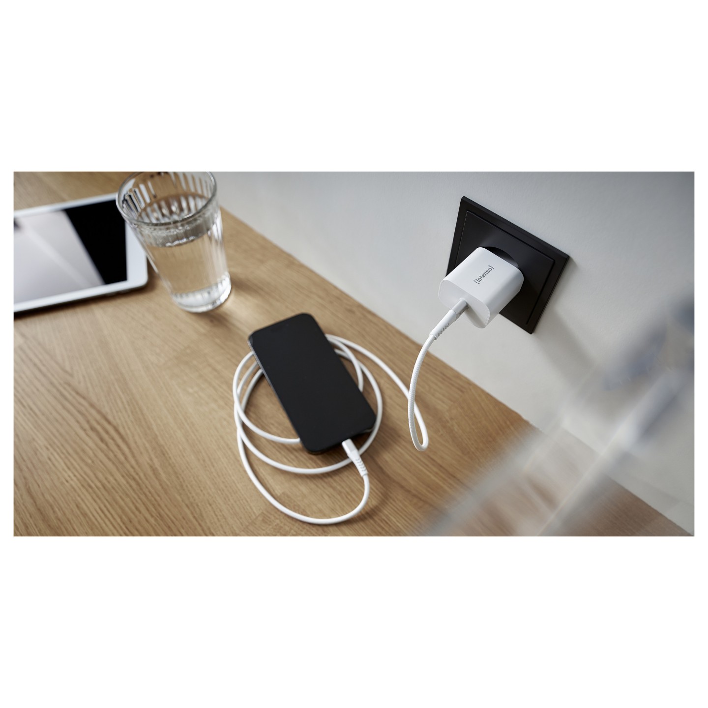 Intenso Power Adapter W20C. Weiß Anschluss: 1x USB-C. Output: max. 20 Watt — Buy in Cyprus with Fast Delivery