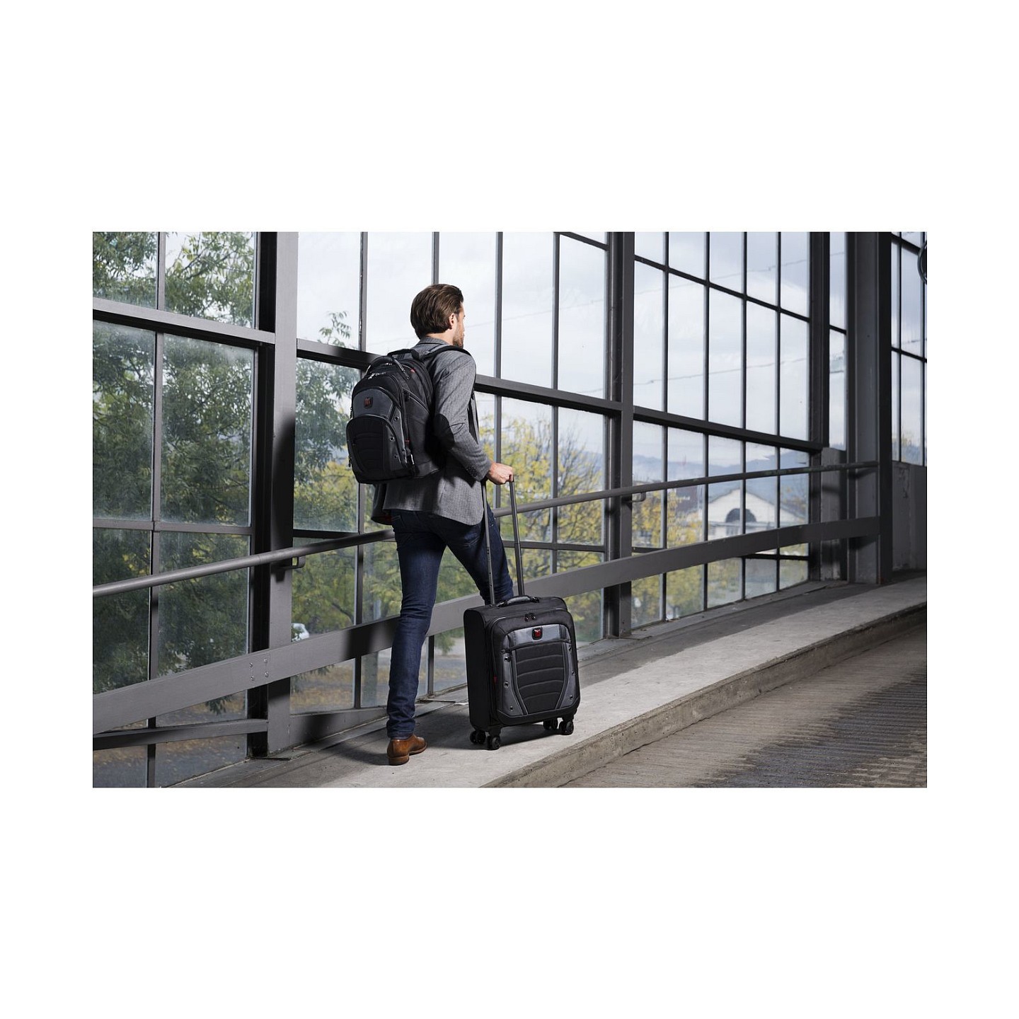 WENGER Synergy Notebook Rucksack fuer 35.8 bis 39.6cm 14.1 bis 15.6Zoll Tablet. Laptop schwarz grau
