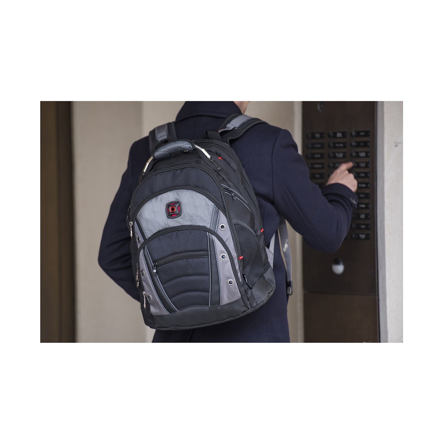 WENGER Synergy Notebook Rucksack fuer 35.8 bis 39.6cm 14.1 bis 15.6Zoll Tablet. Laptop schwarz grau